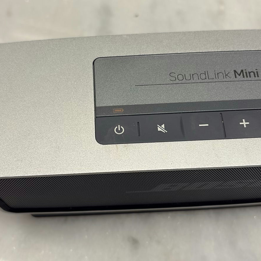 Bose SoundLink Mini Speaker and QuietControl 30 Earbuds Accessories - image 2 of 10