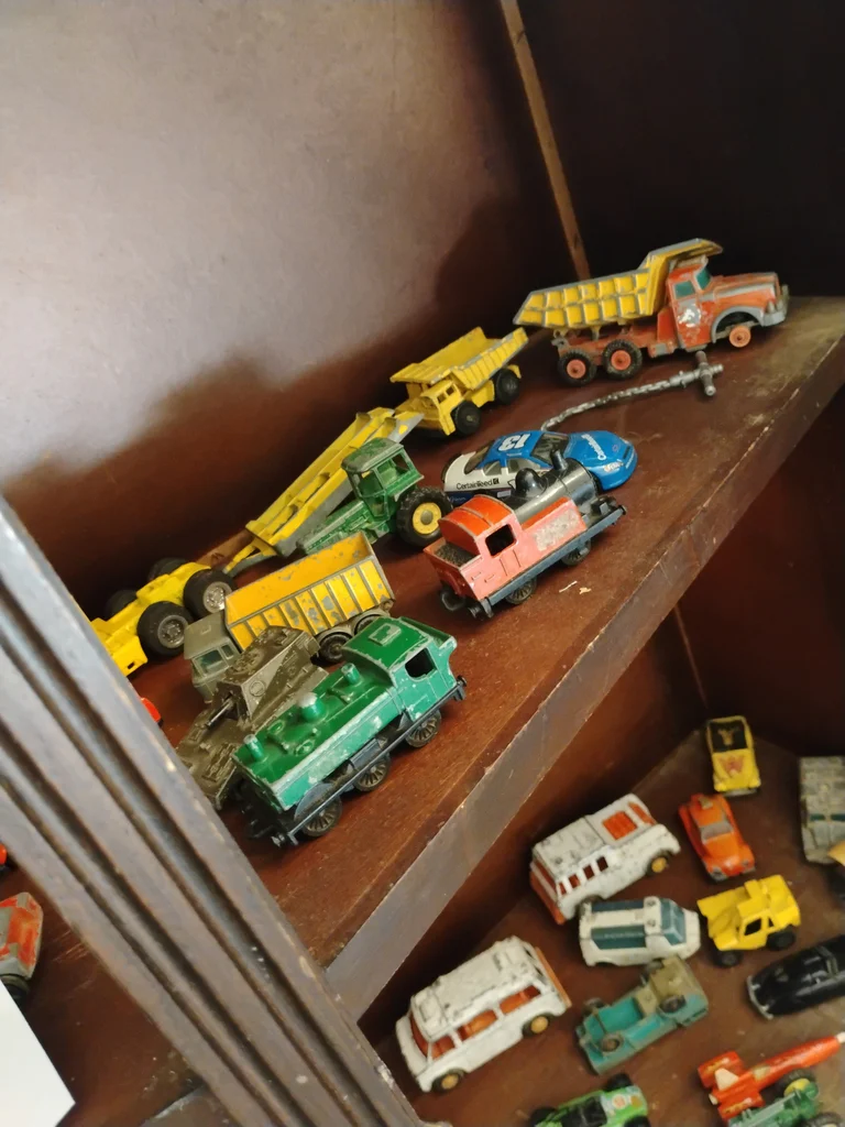 Vintage Die-Cast Toy Vehicles - image 10 of 12