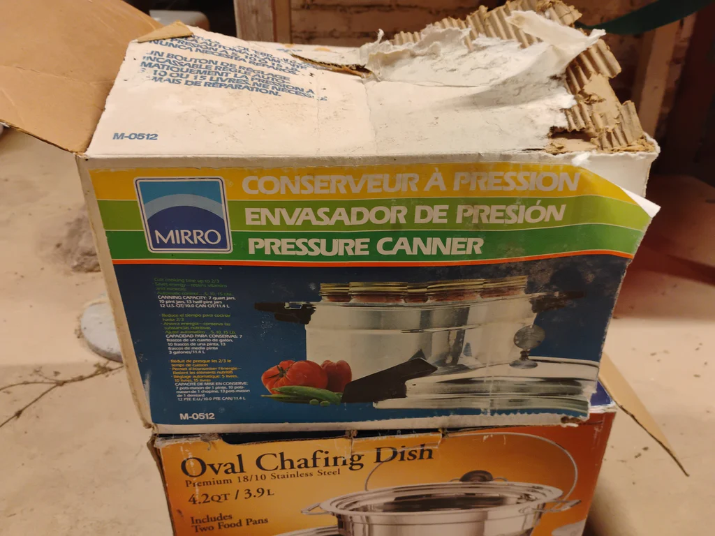Mirro Pressure Canner and Oval Chafing Dish - image 3 of 4