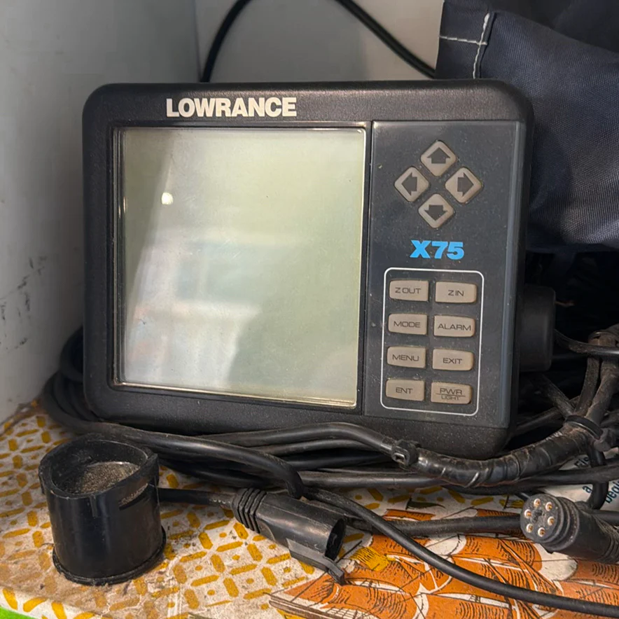 Lowrance Fish Finder, and More  - image 4 of 7