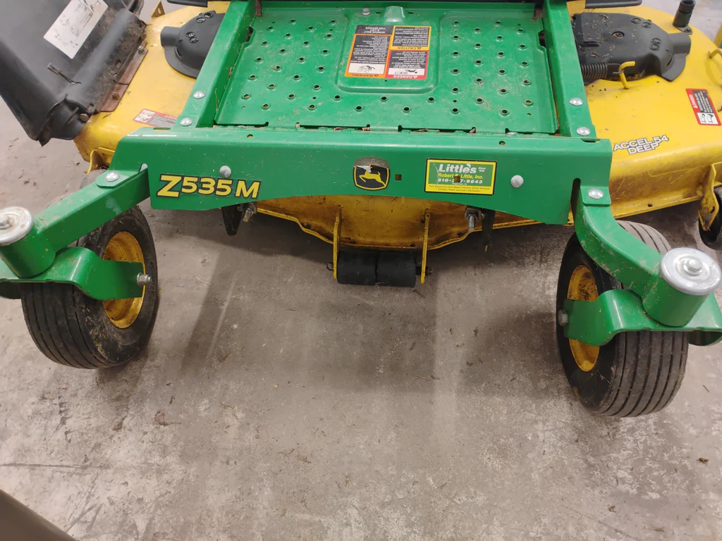 John Deere Z535M Zero Turn Lawn Mower  - image 7 of 22