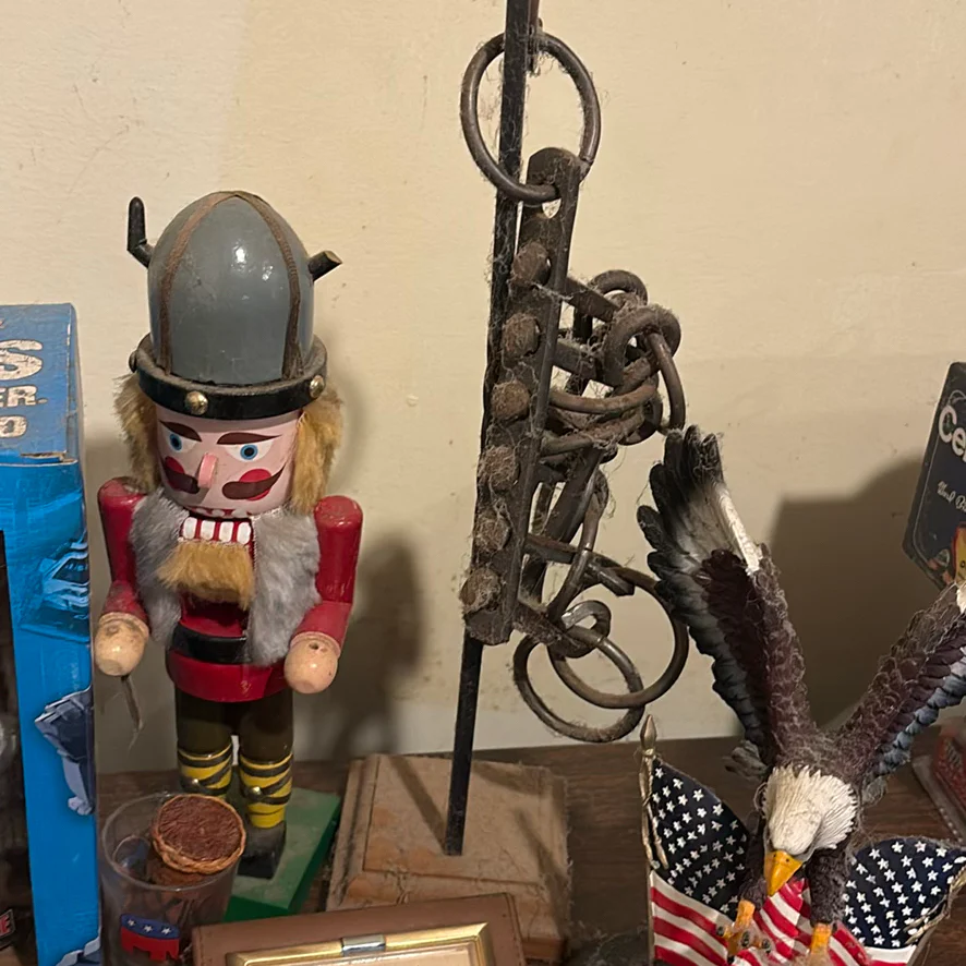 Collectible Figurines, Pins, Keychains, and Decorative Items - image 15 of 16
