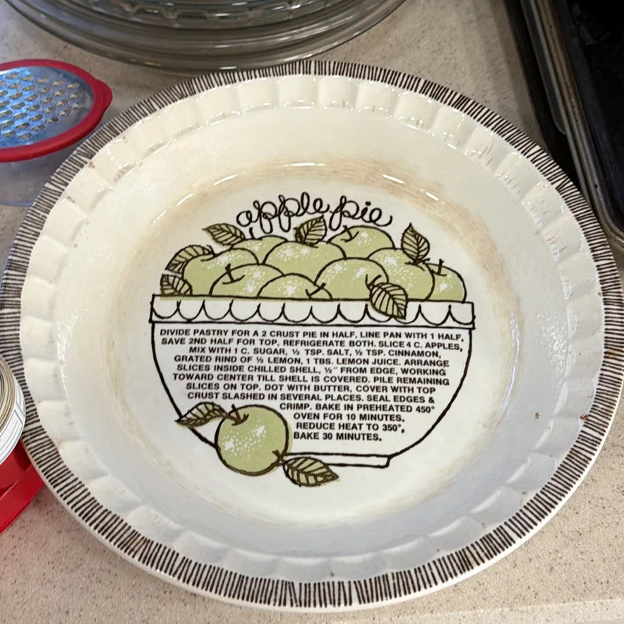Bakeware, Measuring Cups, and Kitchenware - image 6 of 8