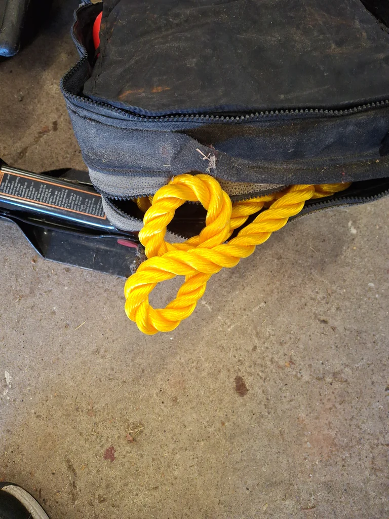 Automotive Emergency Roadside Kit with Jack and Oil Drain Pan - image 5 of 6