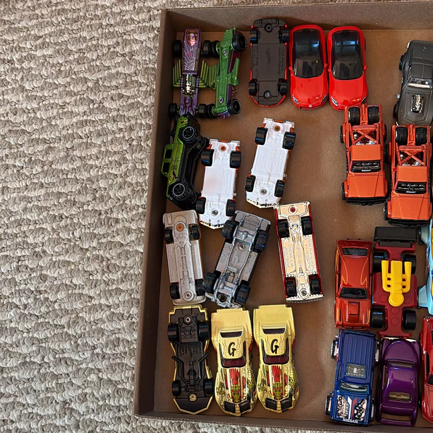 Die-Cast Toy Cars and Trucks - image 11 of 17