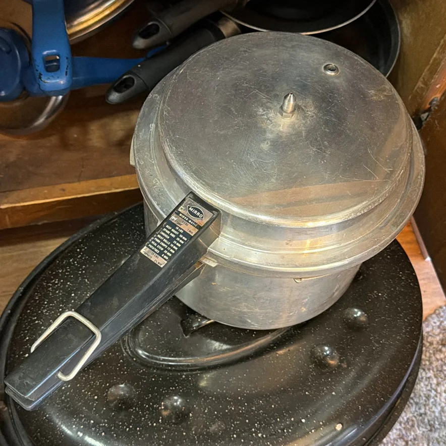 Cookware, Roaster, and Kitchen Utensils - image 11 of 11