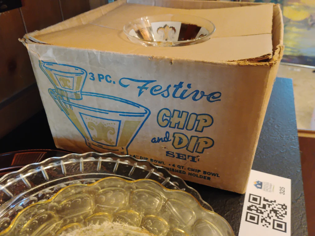 Glass Serving Dishes and Chip and Dip Set - image 5 of 6