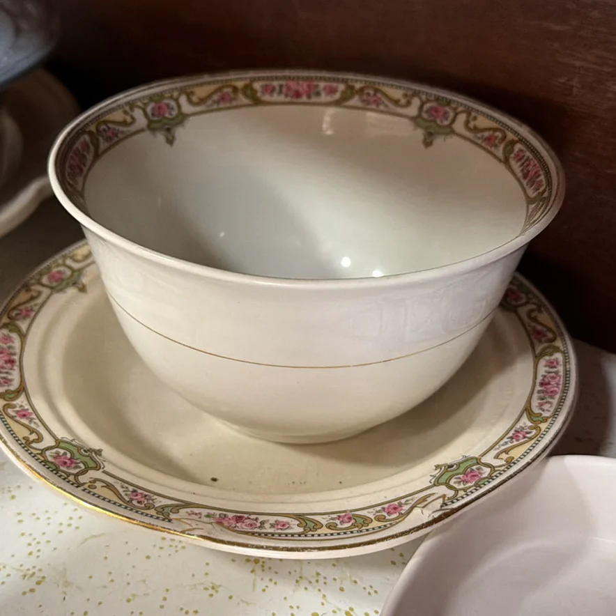 Kitchenware - image 5 of 14