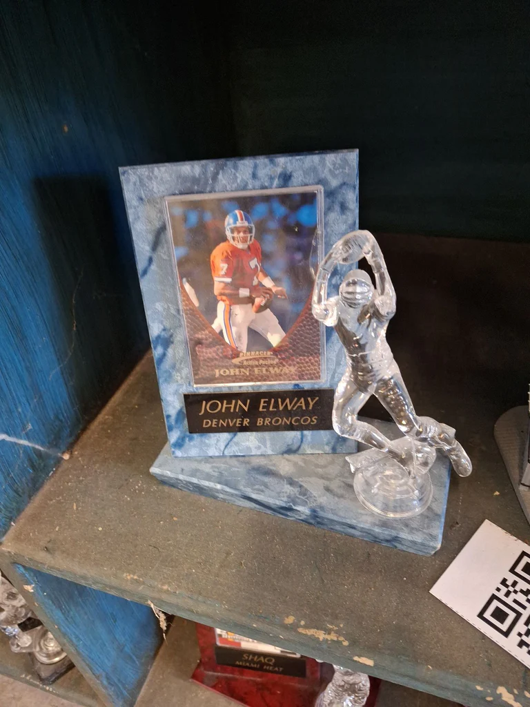Sports Player Plaques and Bobblehead Figurines - image 4 of 7