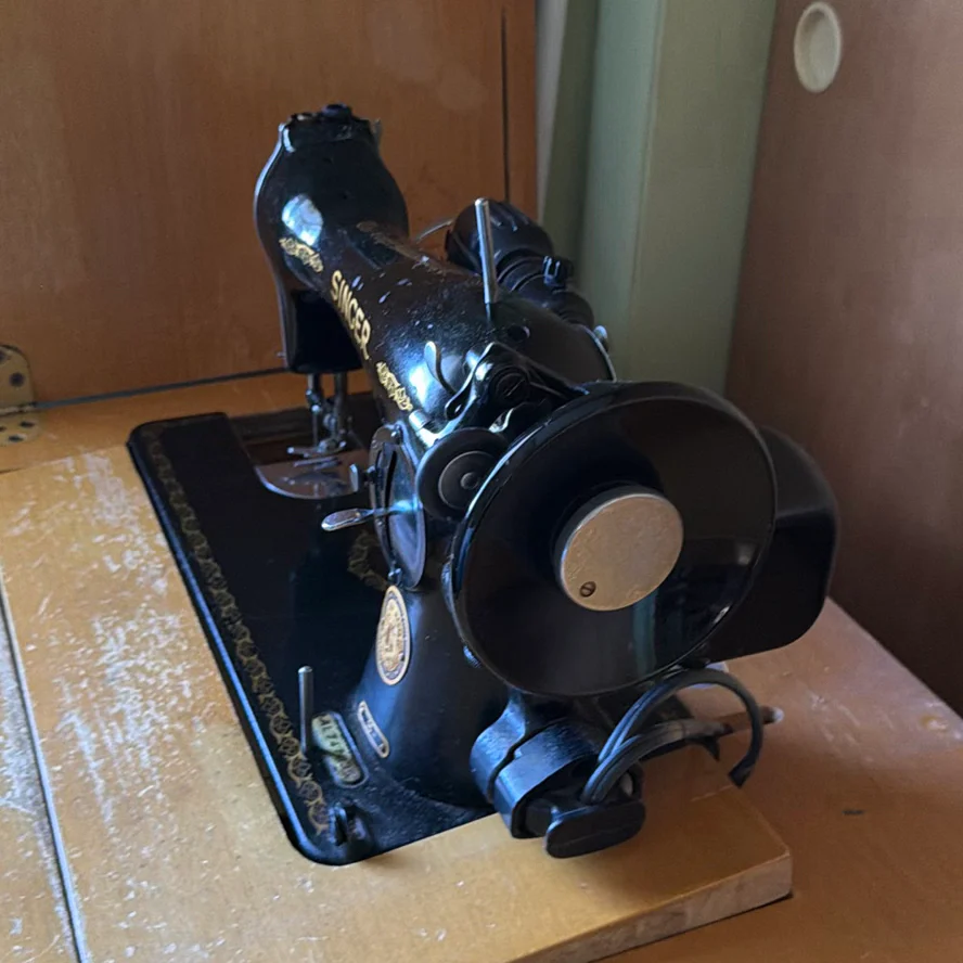 Singer Sewing Machine in Wooden Cabinet - image 5 of 13