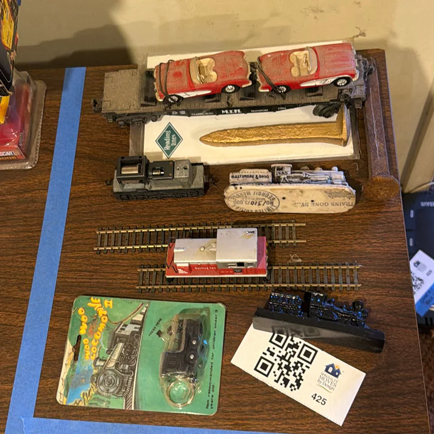 Model Train Cars, Track Sections, and Railroad Collectibles - image 1 of 8