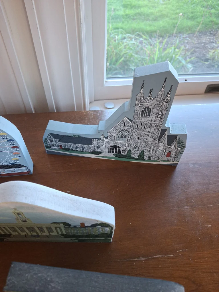 Wooden Landmark and Building Decor Pieces - image 2 of 12