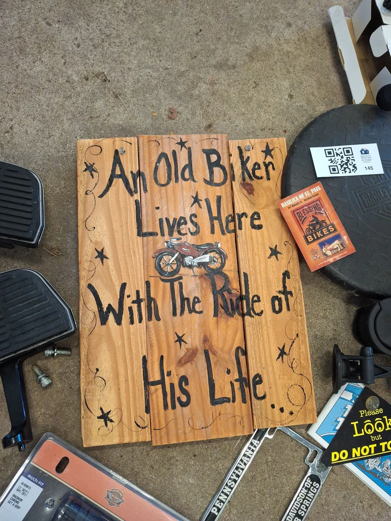 Harley-Davidson Motorcycle Accessories and Decor Items - image 4 of 10