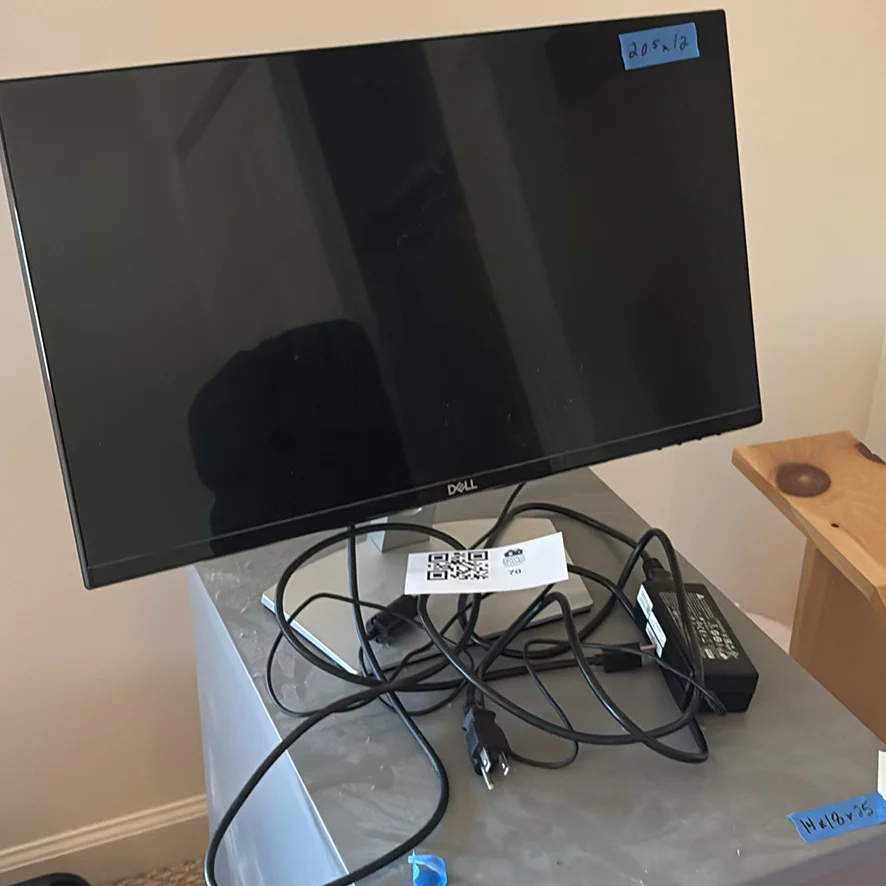 Dell LCD Monitor with Stand and Power Adapter - image 1 of 8