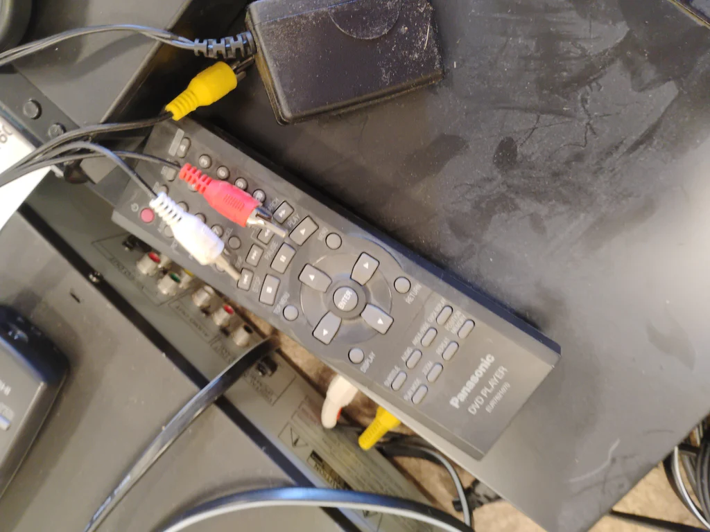 DVD Players with Remote Controls - image 3 of 8