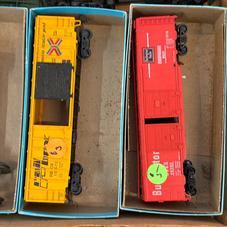 HO Scale Model Train Cars and Accessories - image 3 of 11