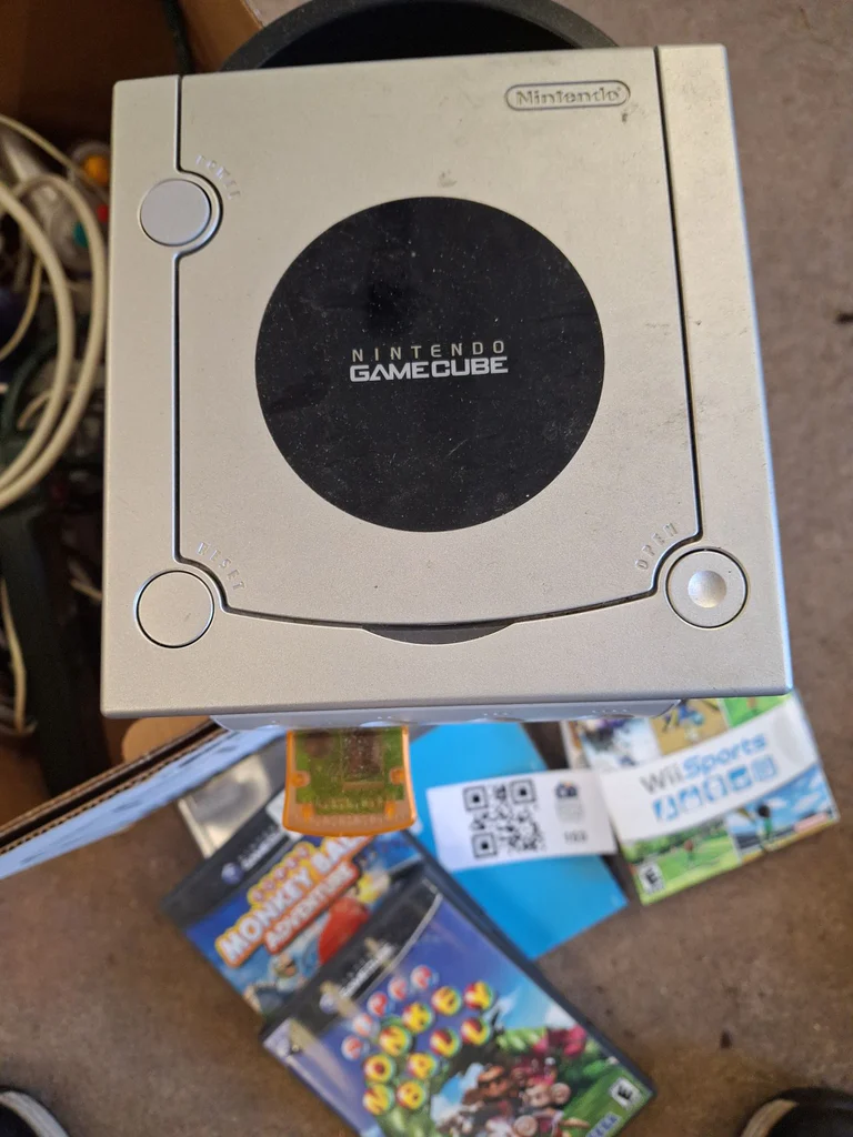Nintendo GameCube, Wii Accessories, and Video Games - image 2 of 9