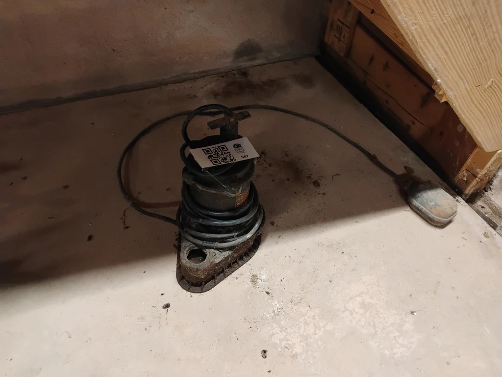 Submersible Utility Pump With Float Switch - image 4 of 4