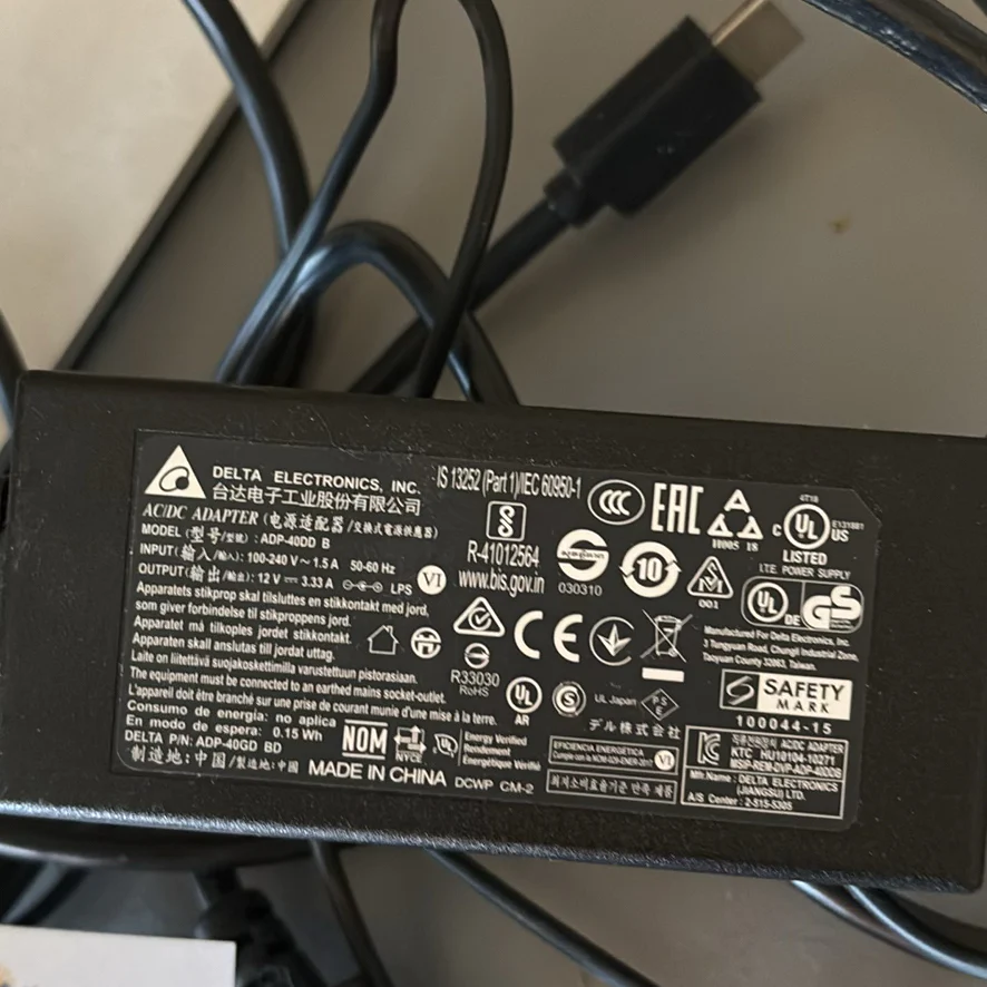 Dell LCD Monitor with Stand and Power Adapter - image 5 of 8