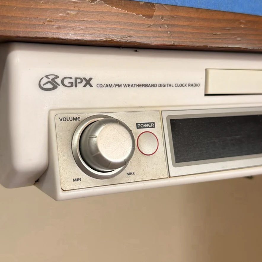 GPX Under Cabinet CD/AM/FM Weatherband Digital Clock Radio - image 2 of 4