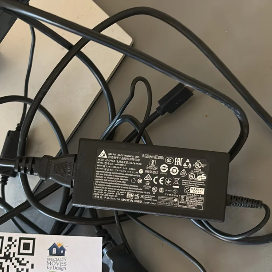 Dell LCD Monitor with Stand and Power Adapter - image 6 of 8