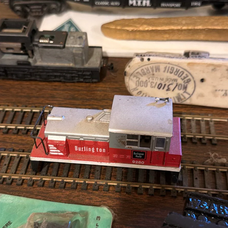 Model Train Cars, Track Sections, and Railroad Collectibles - image 5 of 8