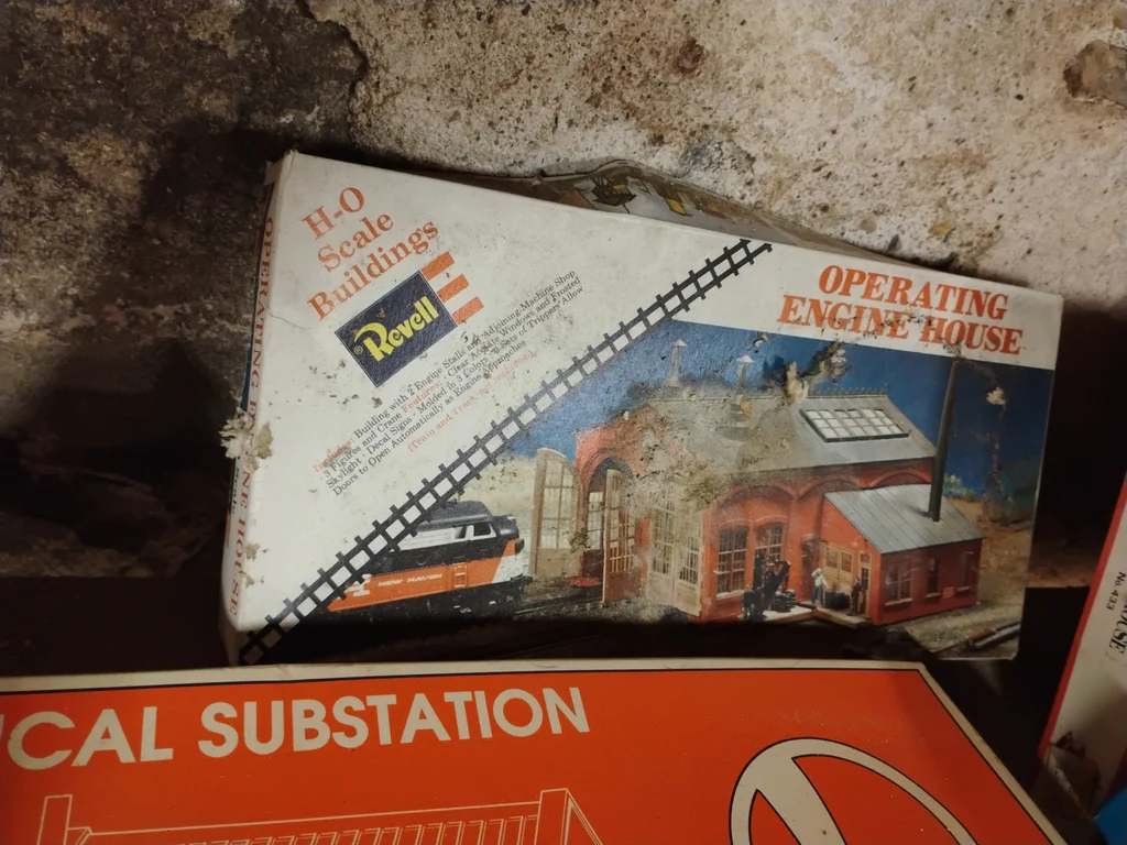 Model Railroad Building Kits and Track Pieces - image 4 of 12