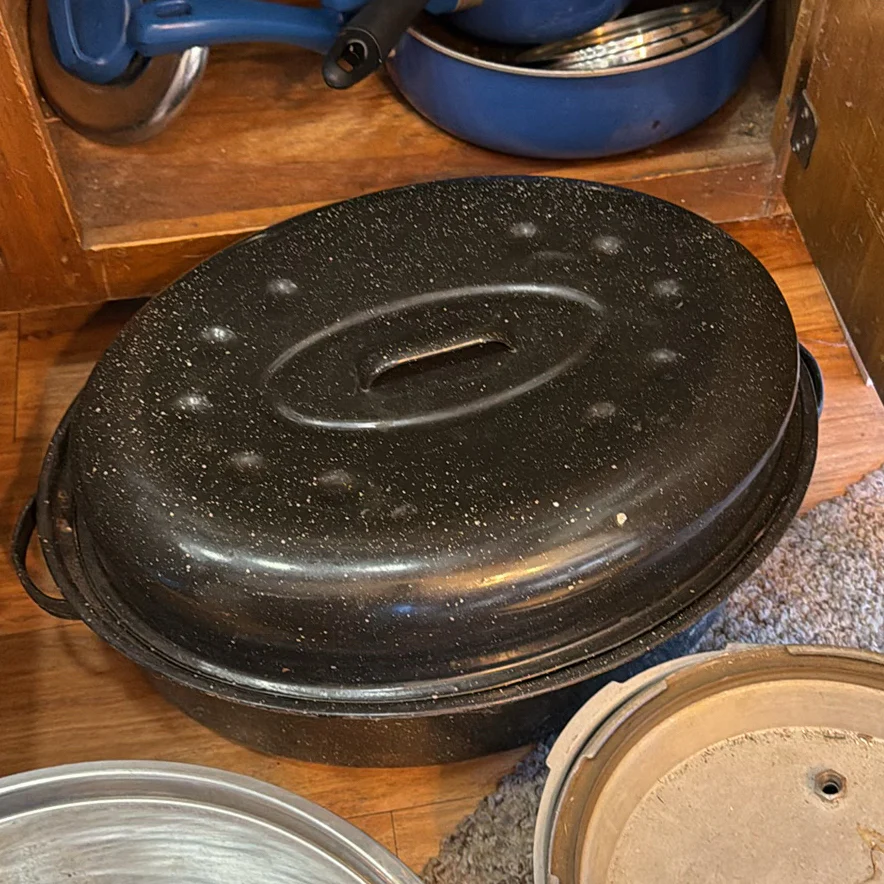 Cookware, Roaster, and Kitchen Utensils - image 4 of 11