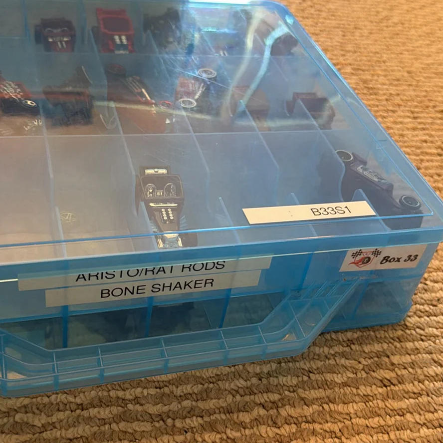 Hot Wheels Die-Cast Cars in Storage Case - image 3 of 27