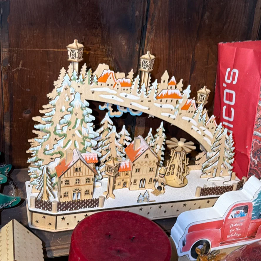 Christmas and Holiday Decorations - image 5 of 15