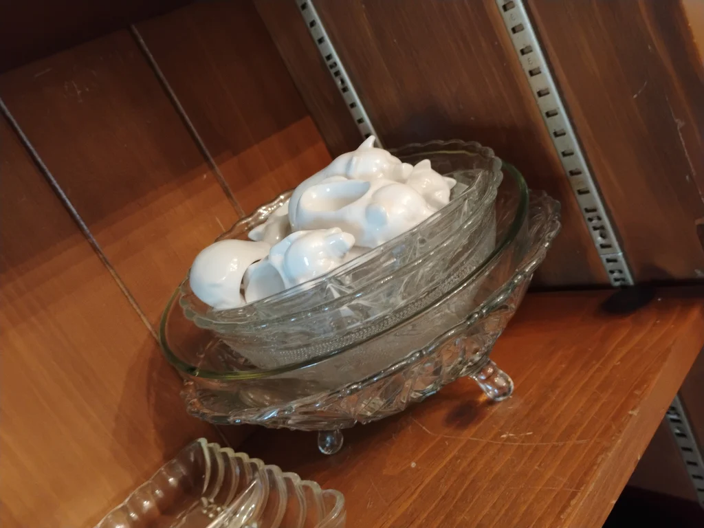 Decorative Glass Bowls, Dishes, and Pedestal Compote - image 2 of 11