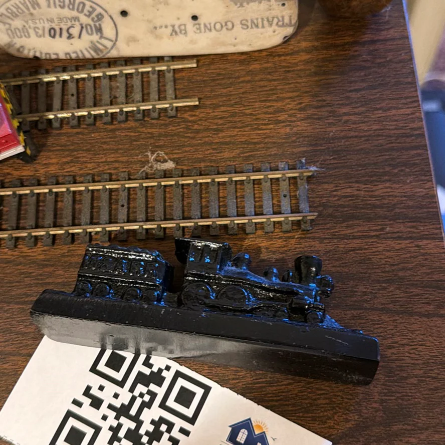 Model Train Cars, Track Sections, and Railroad Collectibles - image 7 of 8