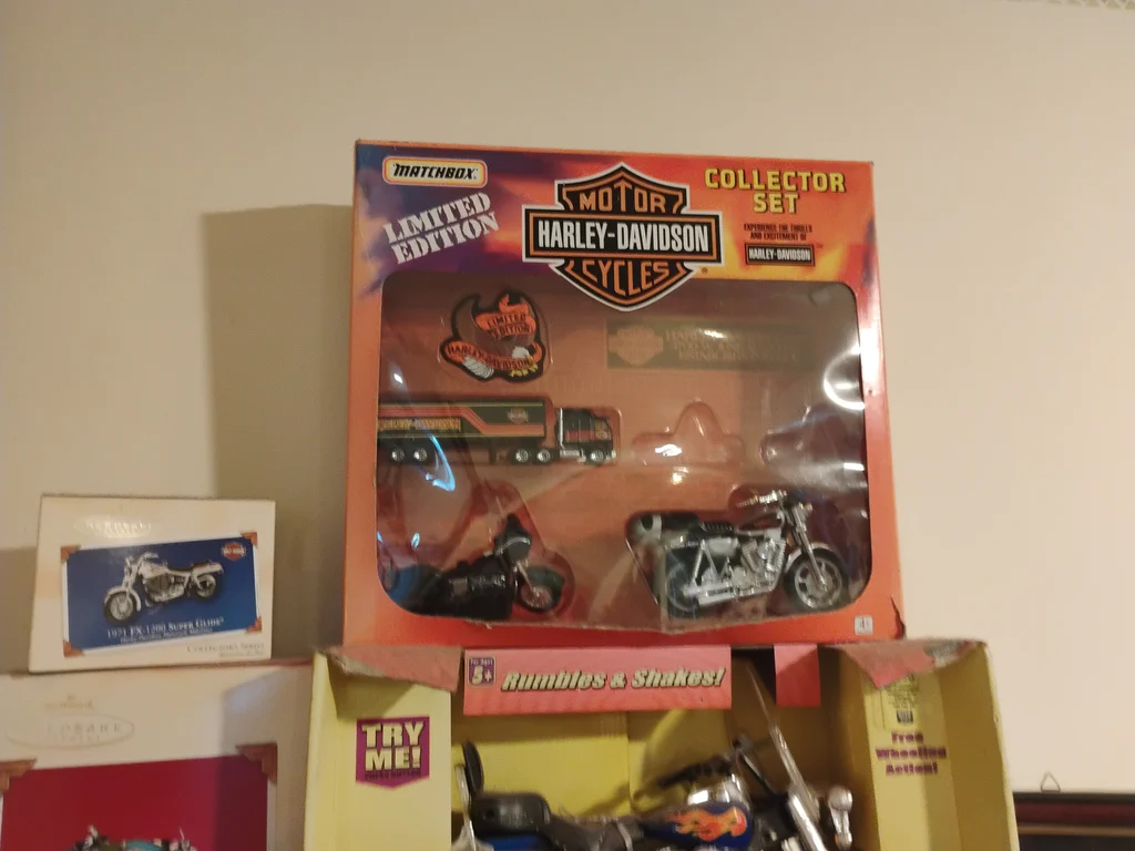 Motorcycle Collectibles and Model Sets - image 5 of 6