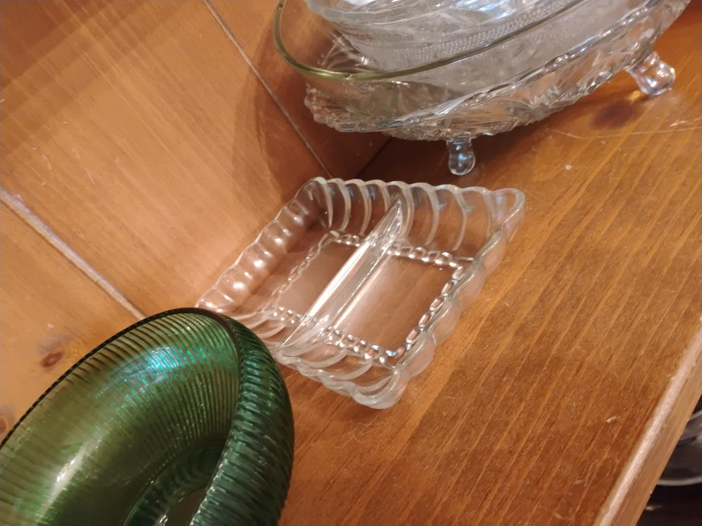 Decorative Glass Bowls, Dishes, and Pedestal Compote - image 3 of 11