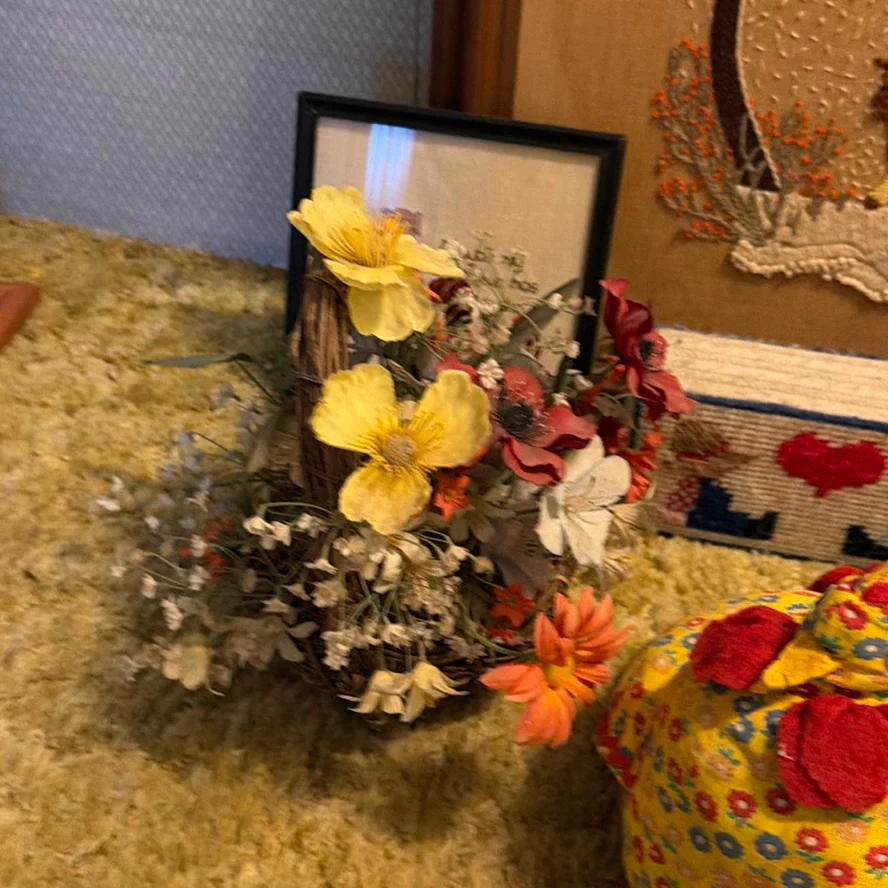 Framed Needlework and Handmade Decorative Items - image 9 of 10