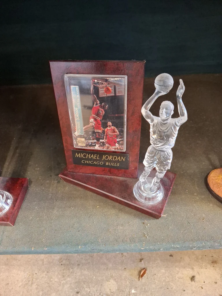Sports Player Plaques and Bobblehead Figurines - image 6 of 7