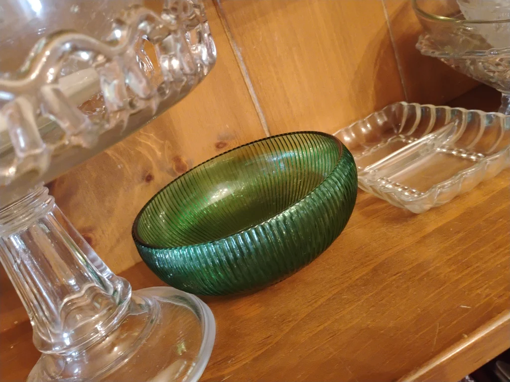 Decorative Glass Bowls, Dishes, and Pedestal Compote - image 4 of 11