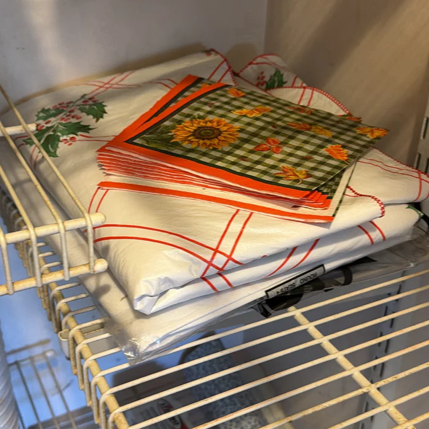 Serving Trays, Baskets, Disposable Cups - image 5 of 12
