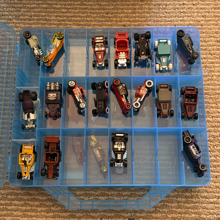 Hot Wheels Die-Cast Cars in Storage Case - image 1 of 27