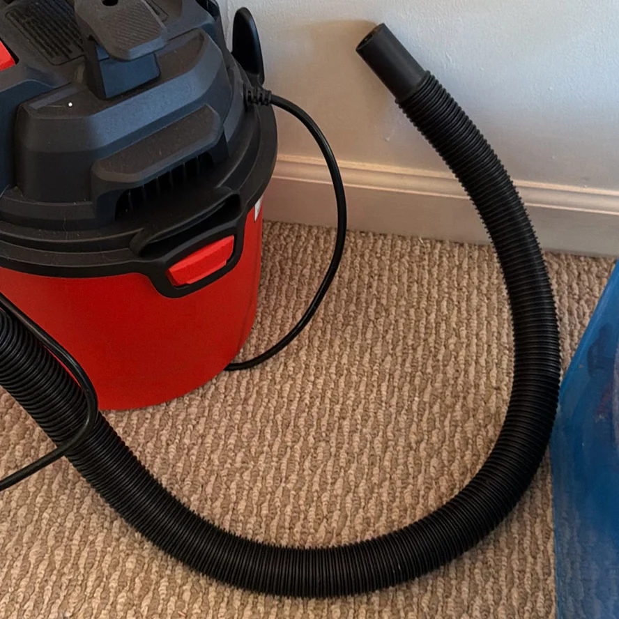 Craftsman 2.5 Gallon Wet/Dry Vacuum - image 4 of 6