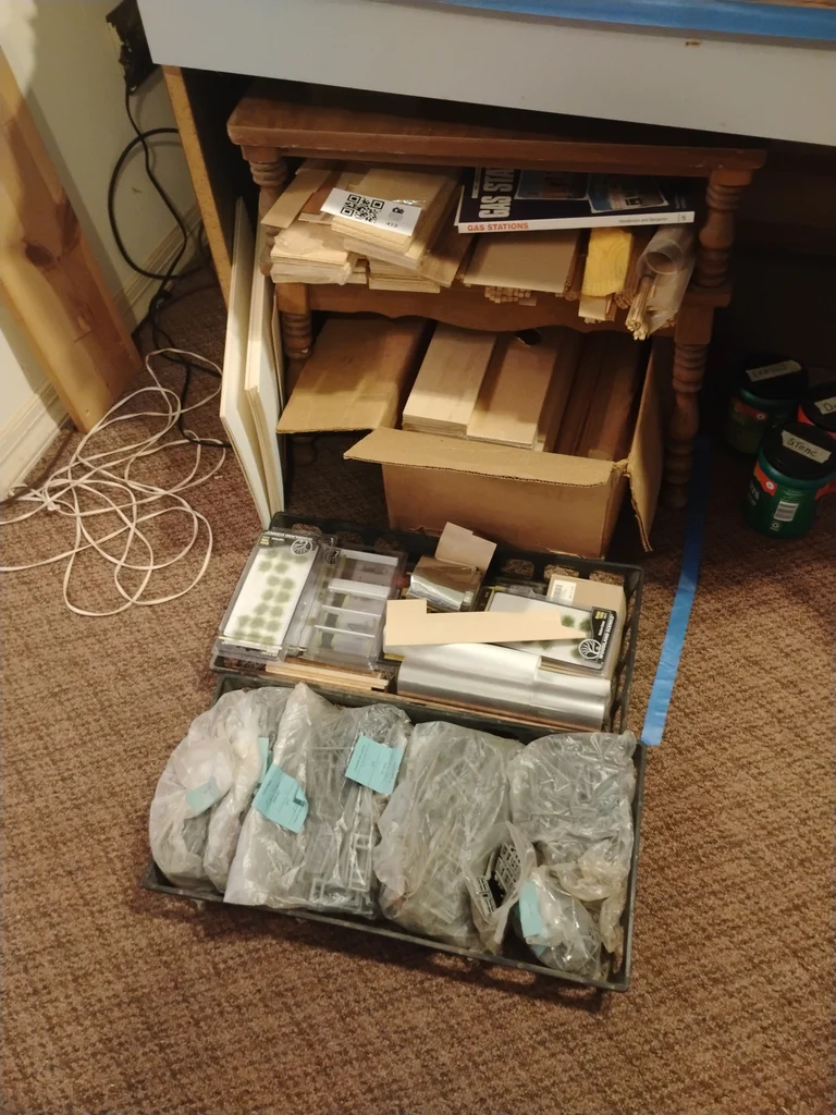 Model Railroad Scenery and Structure Parts Assortment - image 1 of 9