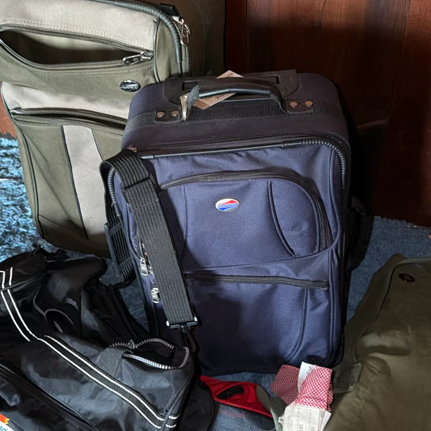 Luggage and Travel Bags - image 4 of 10