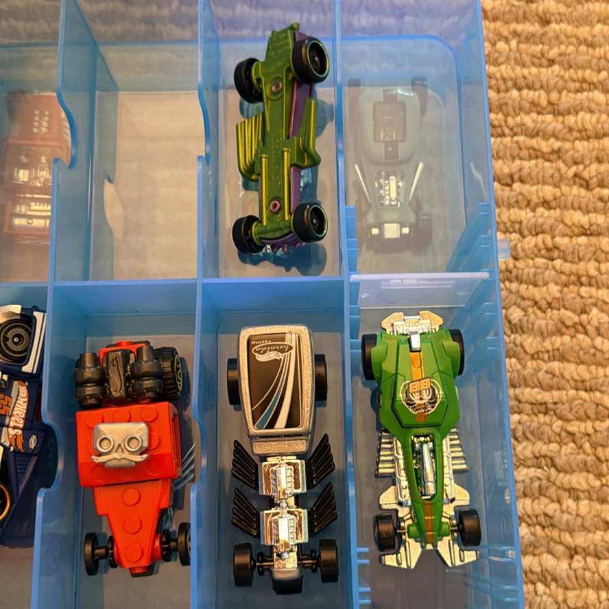 Hot Wheels Die-Cast Cars in Storage Case - image 15 of 27