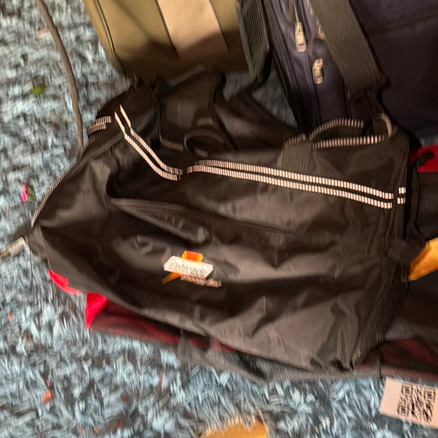Luggage and Travel Bags - image 8 of 10