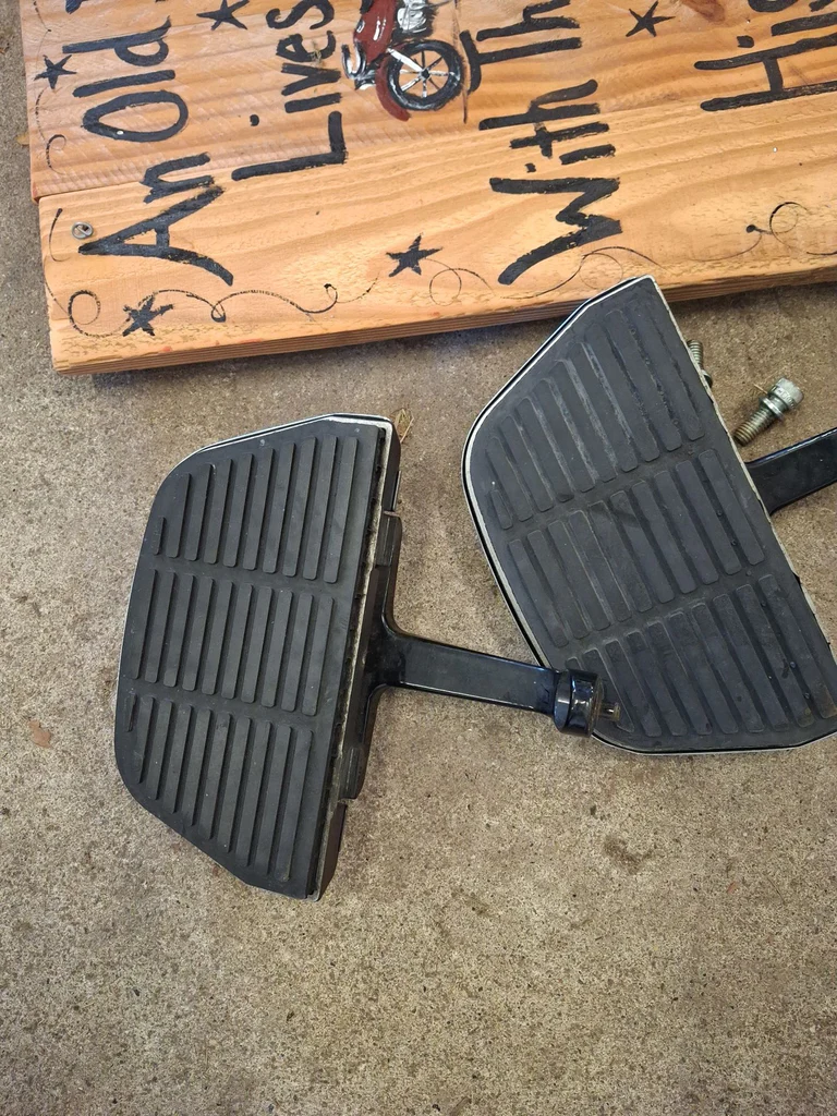 Harley-Davidson Motorcycle Accessories and Decor Items - image 3 of 10