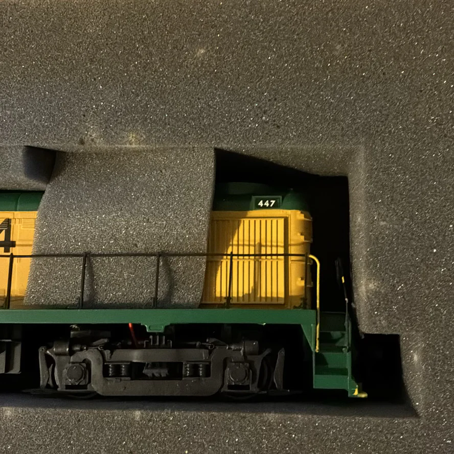 Weaver RS-3 Diesel Locomotive Model Train - image 4 of 8