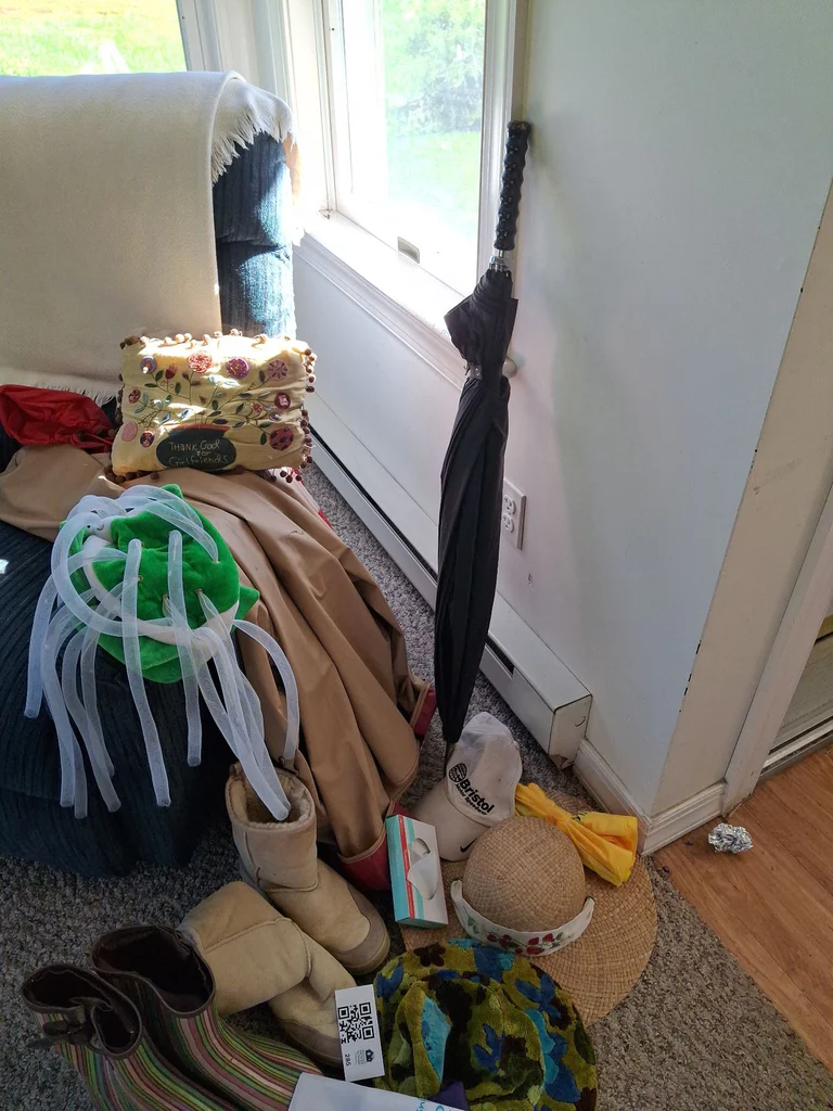 Hats, Boots, Bags, Umbrella, and Decorative Items - image 4 of 15