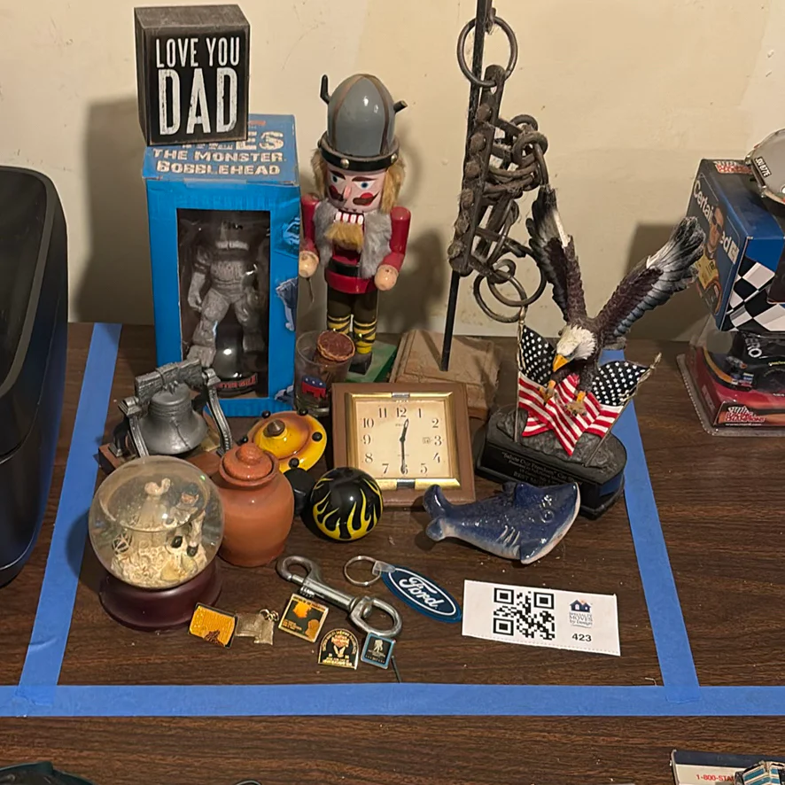 Collectible Figurines, Pins, Keychains, and Decorative Items - image 2 of 16