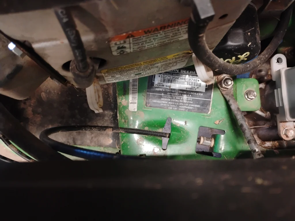 John Deere Z535M Zero Turn Lawn Mower  - image 16 of 22