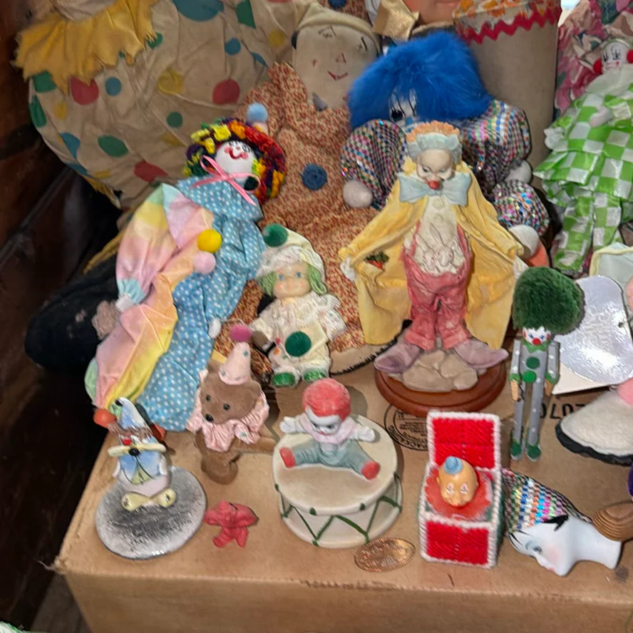 Clown Dolls and Figurines - image 5 of 14